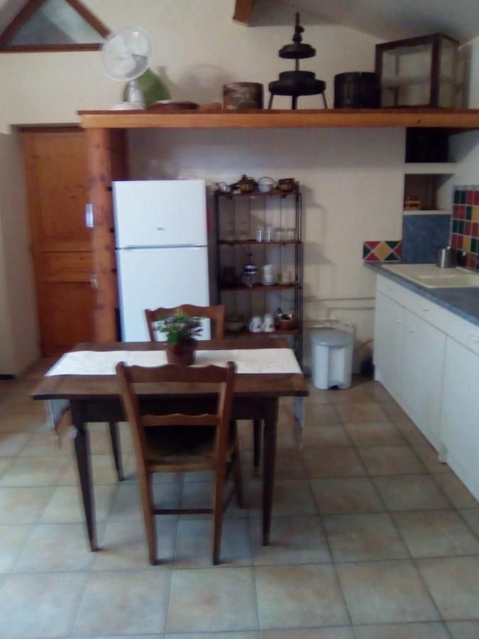 Appartement Sous Les Pins à Villeneuve-lès-Avignon Extérieur photo