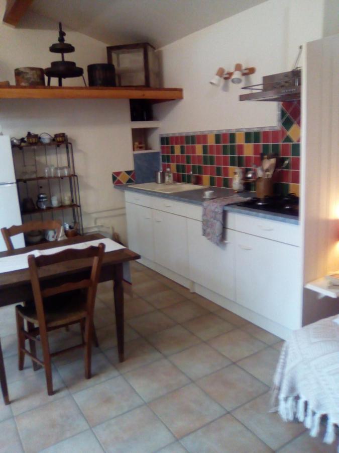 Appartement Sous Les Pins à Villeneuve-lès-Avignon Extérieur photo